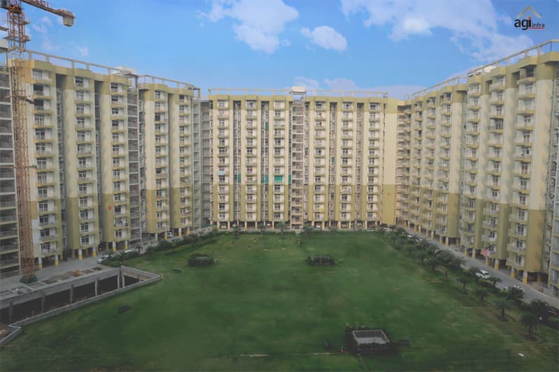 AGI Sky Garden, towers lawn